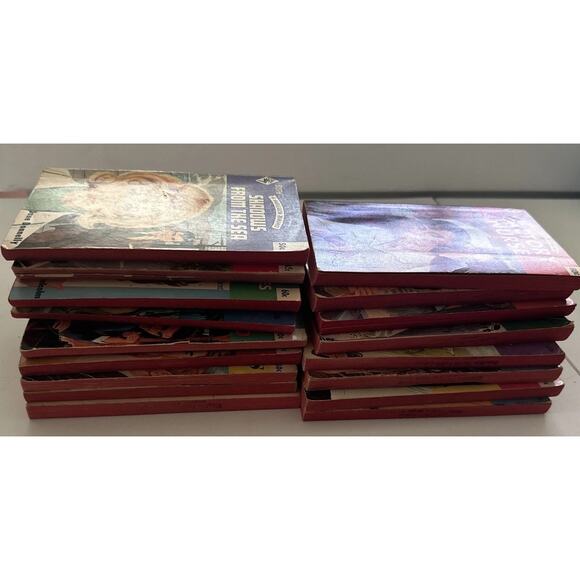 Lot of 17 Vintage Harlequin Romance Books 1970's Red Edge PB Some Under #1000 - Picture 2 of 8
